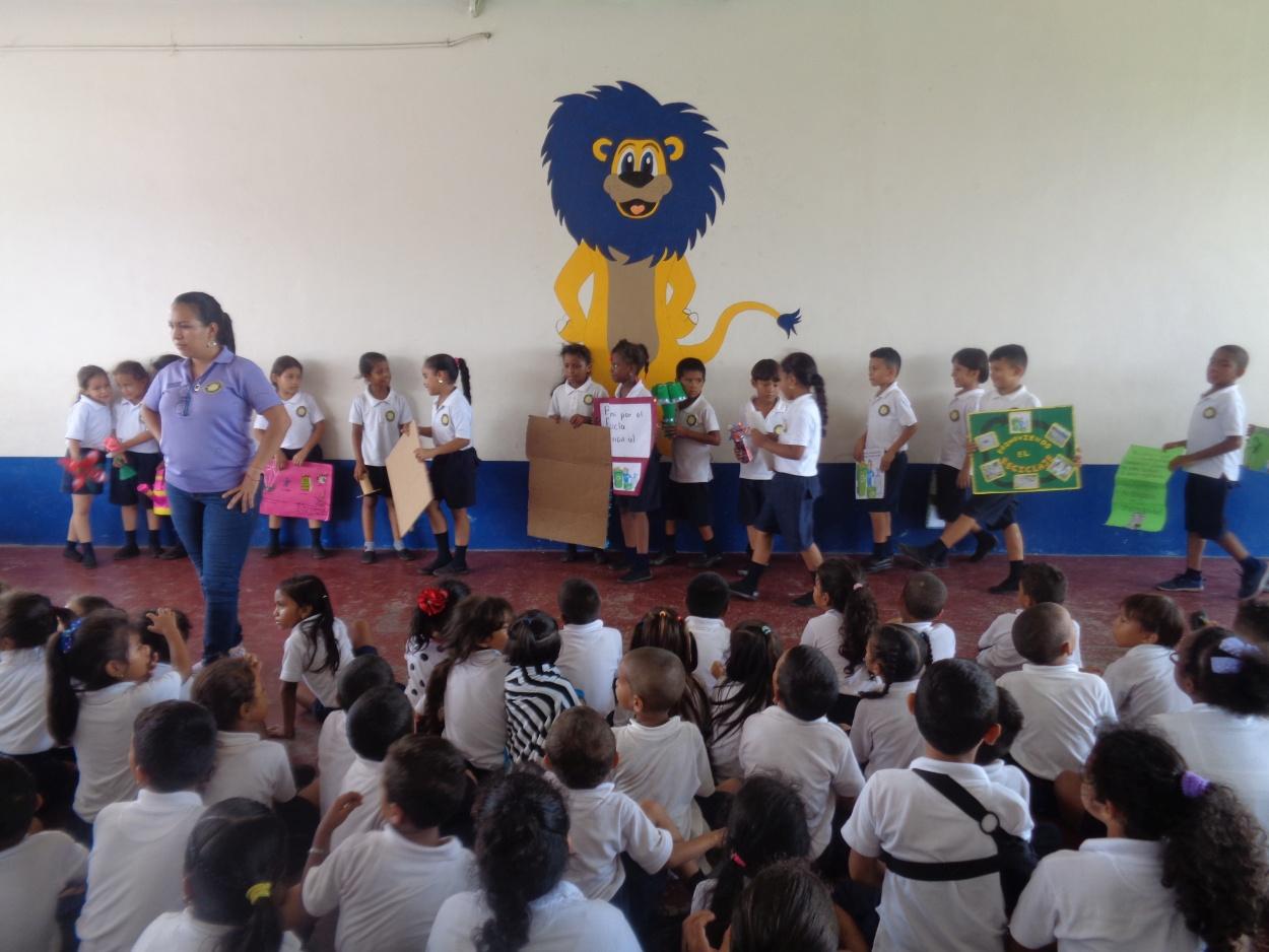 Umwelttag Recycling Honduras Schule
