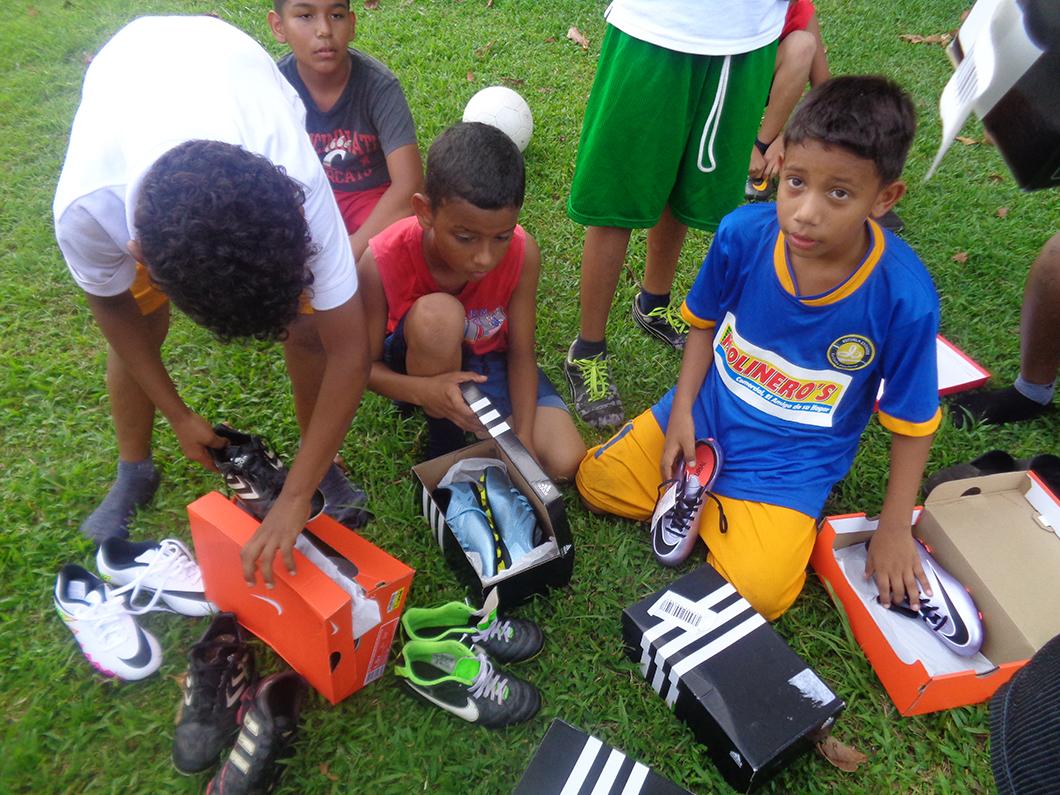 Neue Ausstattung für die Fußballteams der Centro Educativo CFF
