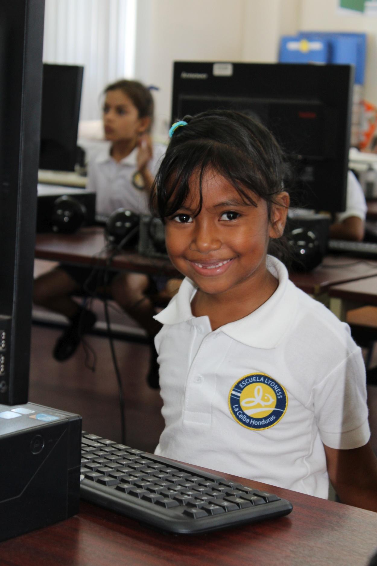 new computer room Honduras escuela