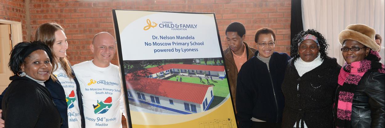 Das neue Projekt in Qunu, Südafrika, wurde feierlich mit der Child & Family Foundation und der Familie Mandela eröffnet. 